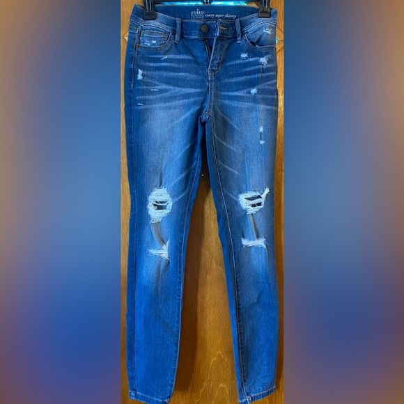 SIZE 4 SOHO JEANS NEW YORK & COMPANY. Blue Curvy Super Skinny. - Picture 1 of 8
